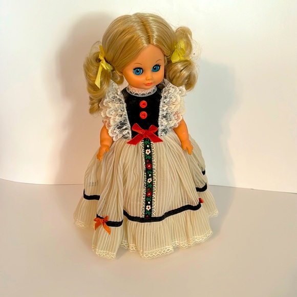 Vintage Dutch Doll from early 1970’s - Picture 2 of 9